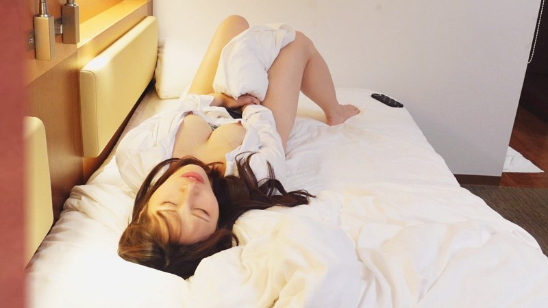 ビジネスホテル潜入 出張女子社員オナニー 巨乳女子 - FANZAアダルト動画レビュー